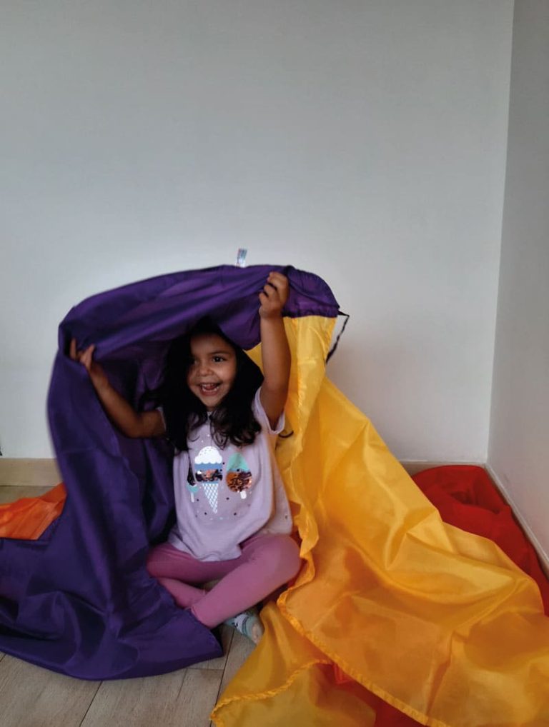 Espacio sensorial seguro para la exploración y calma.