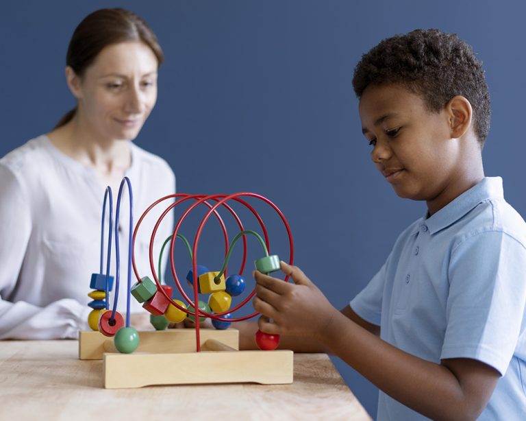 pin_0002_terapia ocupacional nino con juegos didacticos practikids